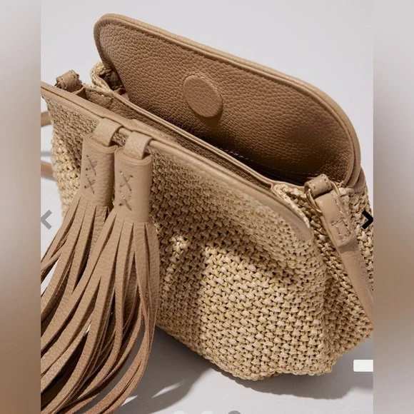 🆕 Chico’s tassel cross body bag in black only - Picture 2 of 15